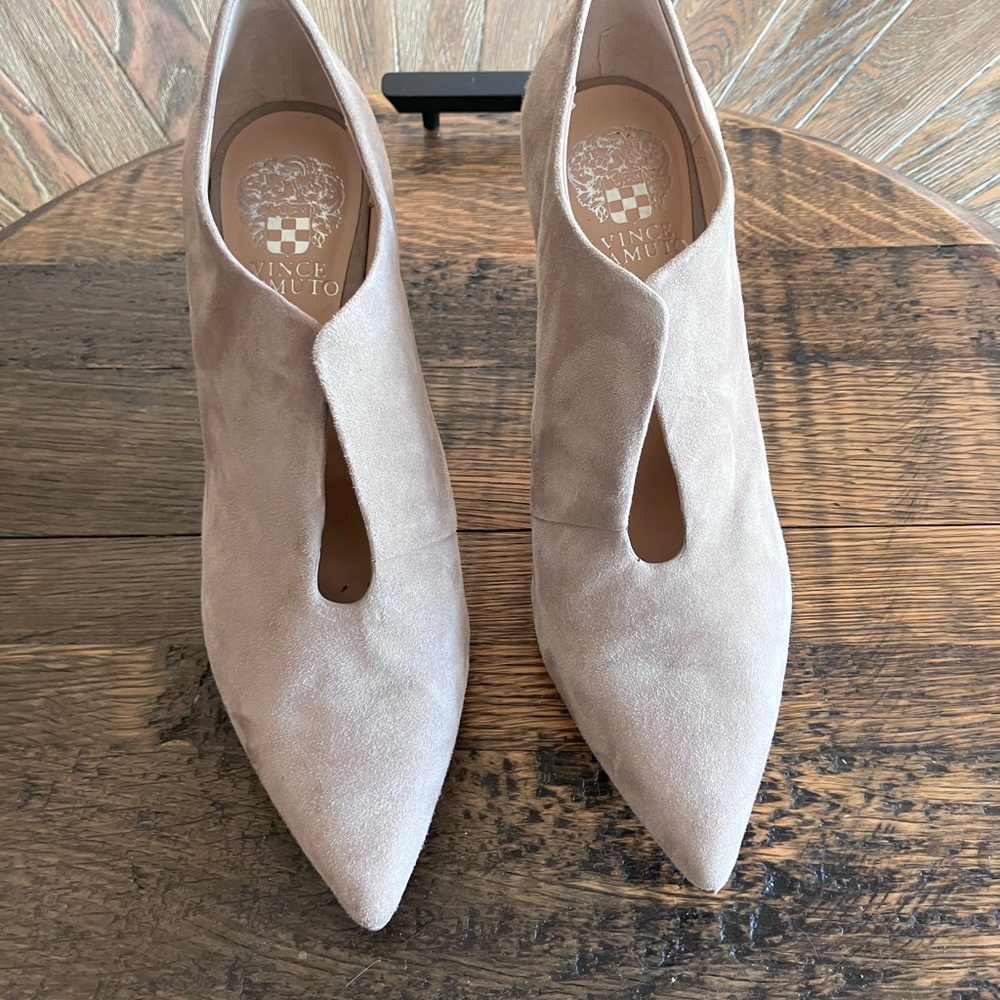 Vince Camuto Women's Cream Suede Heels